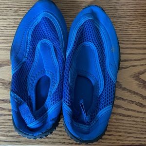 Kids blue water shoes